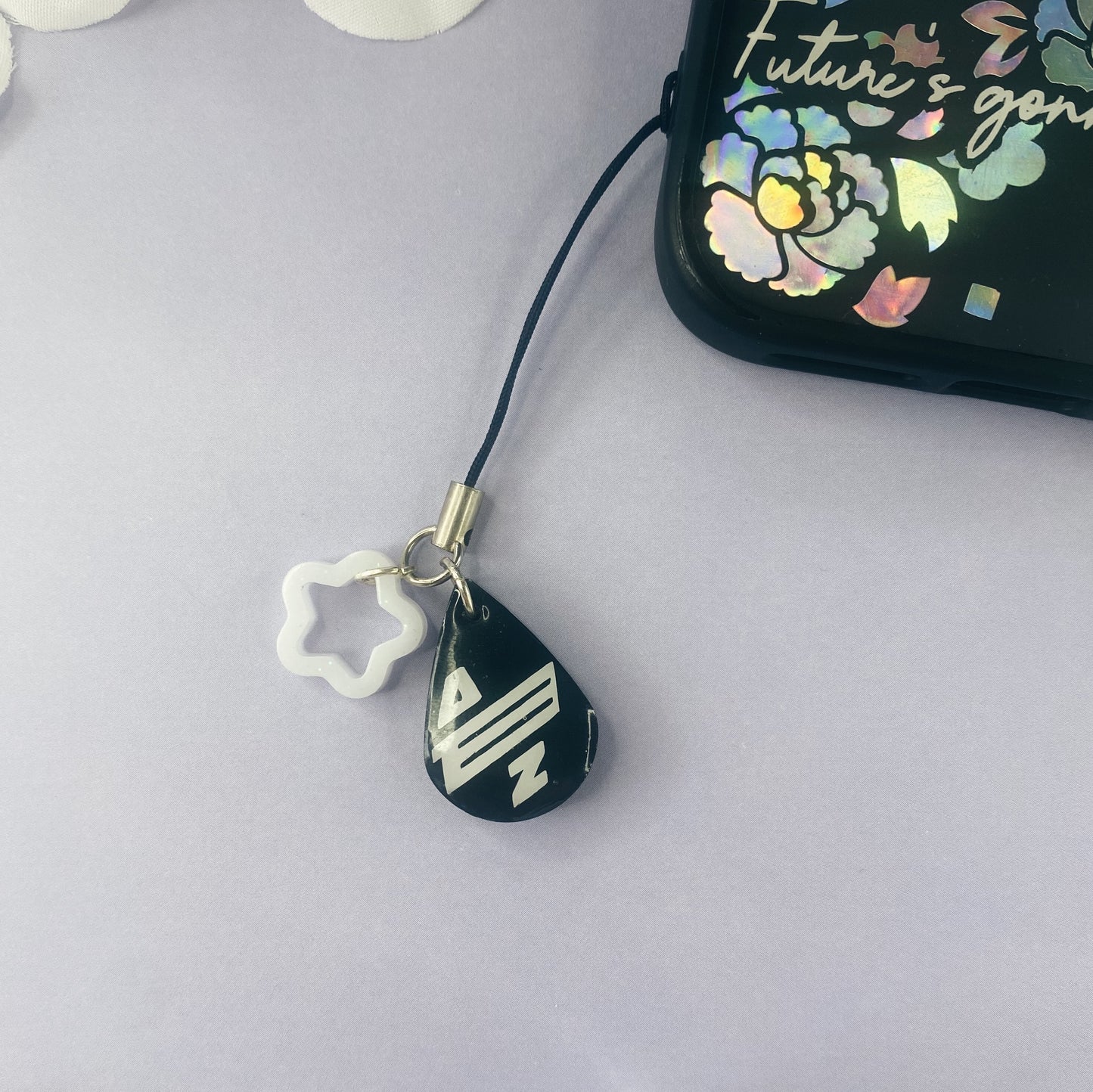 Teardrop phone charm - kpop