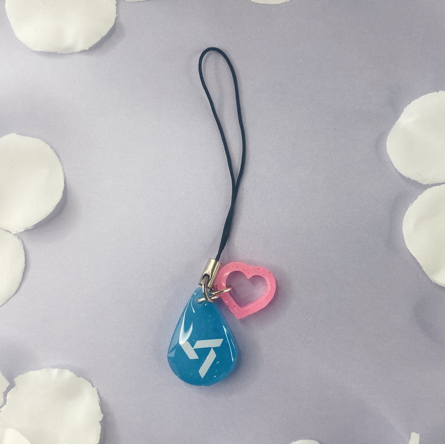 Teardrop phone charm - kpop